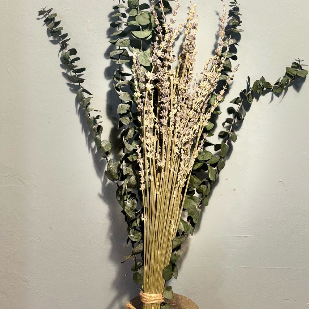 Dried Floral Arrangement for Aromatic Showers
